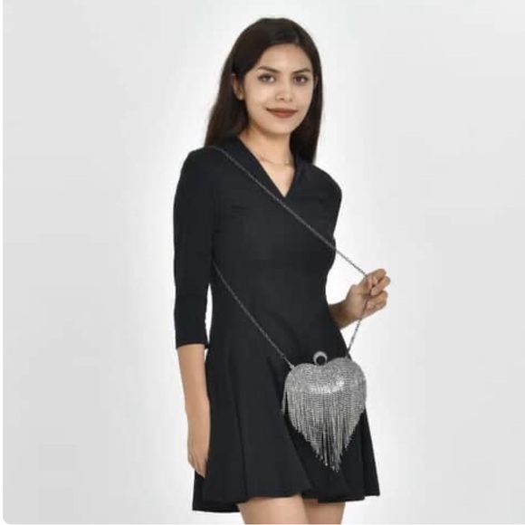 Heart Shape Austrian Crystal Clutch With Removable Shoulder Strap(Blk or silver) - Picture 13 of 16